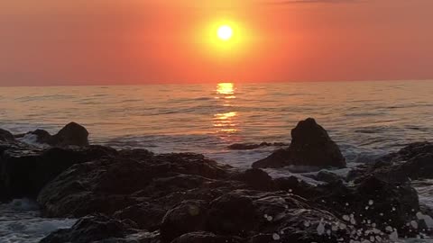 Relaxing Sea waves noise on beach during sunset 🌅