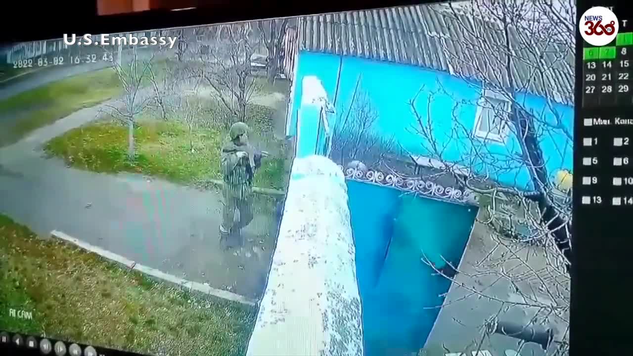 Fearless elderly Ukrainian couple confront gun toting Russian troops