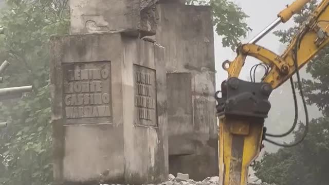 In the Polish city of Brzeg, a monument to the soldiers of the Red Army was demolished.