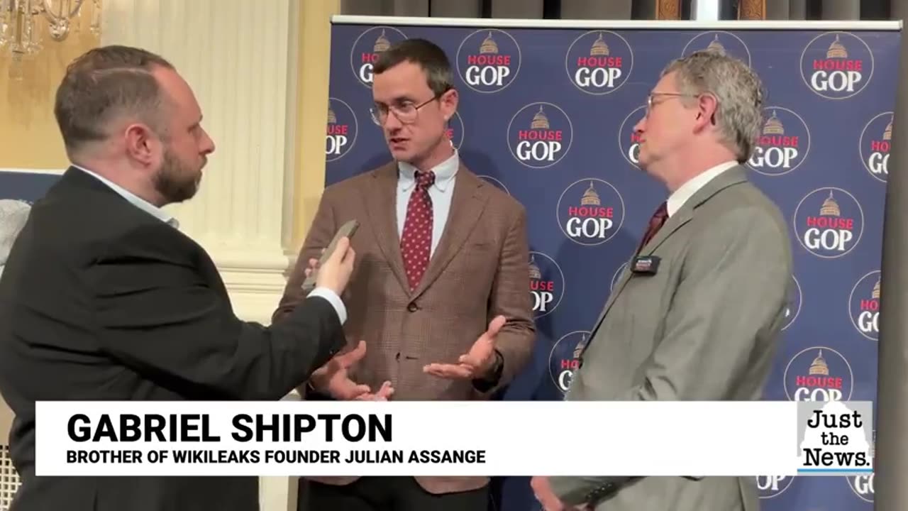 Rep. Thomas Massie Urges Biden to Drop Prosecution of Julian Assange,