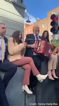 WATCH: Healy-Raes back with their ceílí at the Dáil