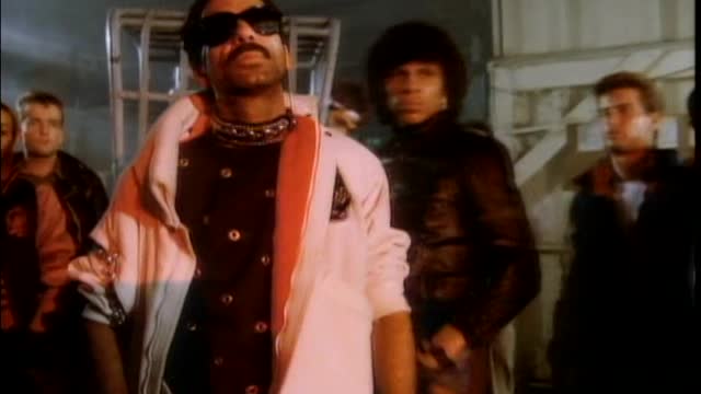 Michael Jackson - Beat It (Official Video)