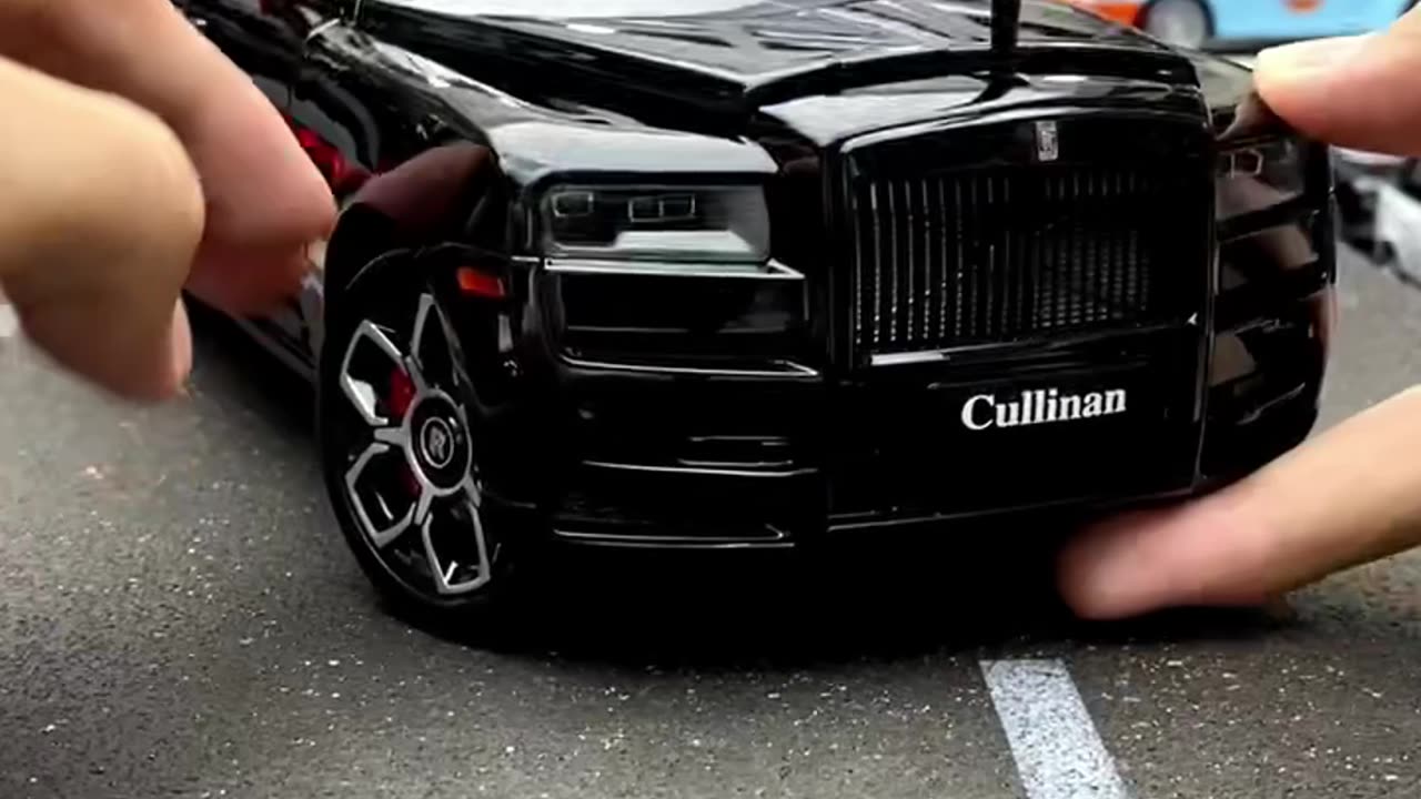 Review & Unbox Rolls-Royce Cullinan SUV Model