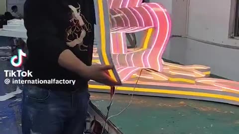 Infinite Mirror Signs