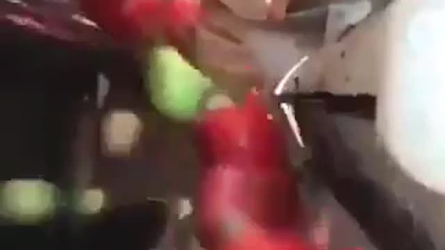 Vegetable and fruit automatic sorting machine, as long as the red...