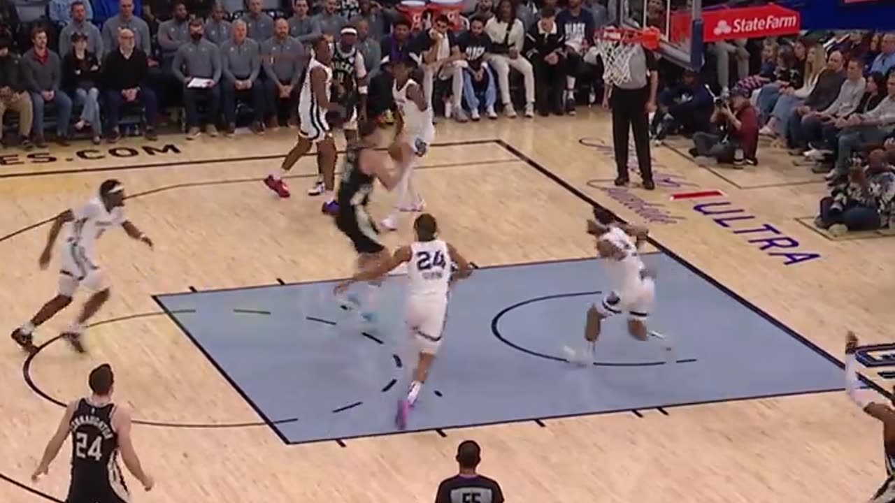 NBA - Brook Lopez DESTROYS the Rim with AUTHORITY! Bucks vs Grizzlies