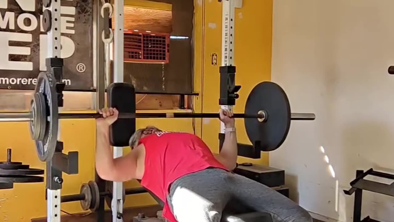65 yr old LOW INCLINE BENCH 4-220x1+175+175x6r 🎥 MONDAY NOV 13th PRESSES / PULL-UPS