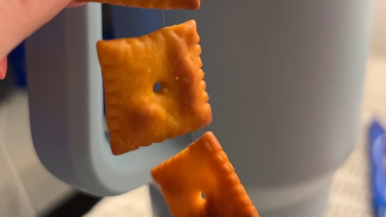 Woman Finds Hair Baked into Cheez-It Crackers