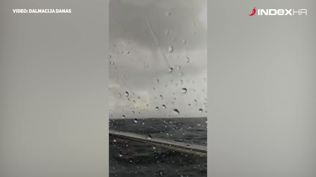 Pijavica pokraj Hvara