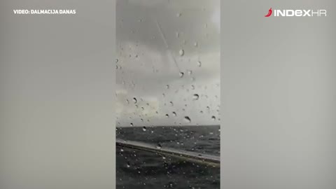 Pijavica pokraj Hvara