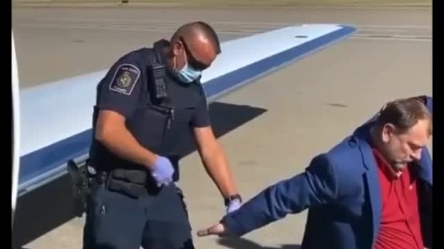 Pastore Artur Pawlowski ritorna in Canada dagli USA e viene immediatamente arrestato