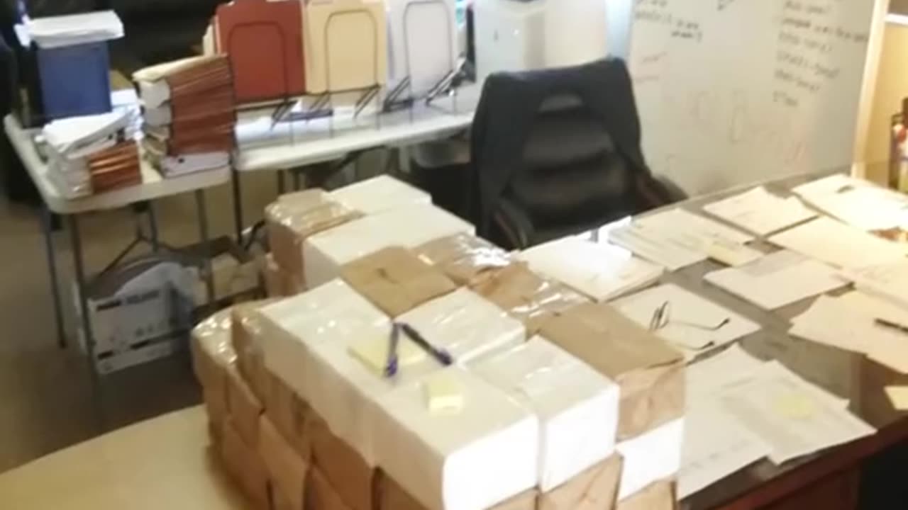 This Man Finds Safe Containing $7.5MILLION Inside Storage Unit He Bought For $500