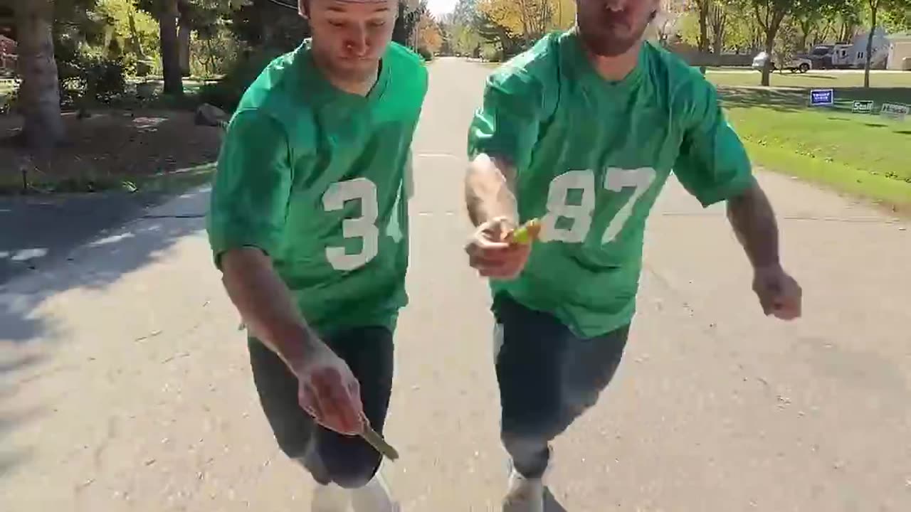 Sprinting while tailgating, with ‪ #ad #freshcravingspartner #cravegoodness