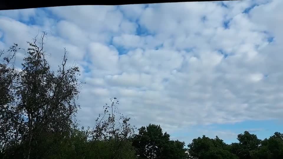 Himmel in Berlin am 29. Mai 2022 etwa 18 Uhr