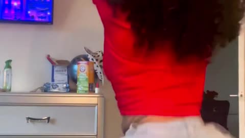 Close up booty shaking & twerking.