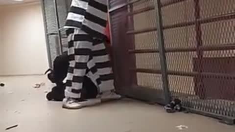 Oklahoma Jail Hostage - An inmate held a correctional officer hostage