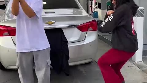 Fueling Kindness: Stranger Pays for Gas, Hearts Full!