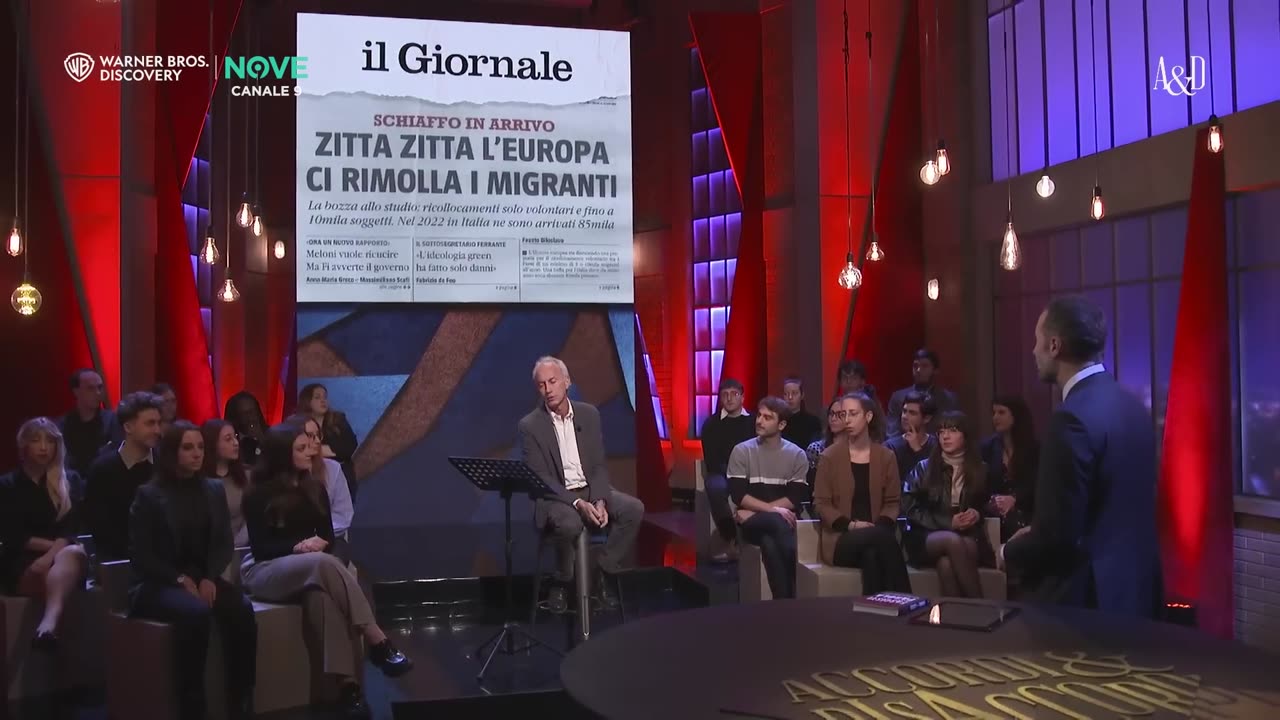 Marco Travaglio in tv sul governo di Lady Aspen Giorgia Meloni e la gestione sbarchi di migranti clandestini TUTTI I POLITICI SONO SCHIAVI E SERVI DEI BANCHIERI.Giorgia Meloni non è una patriota e non fa gli interessi del popolo,ma dei suoi padroni