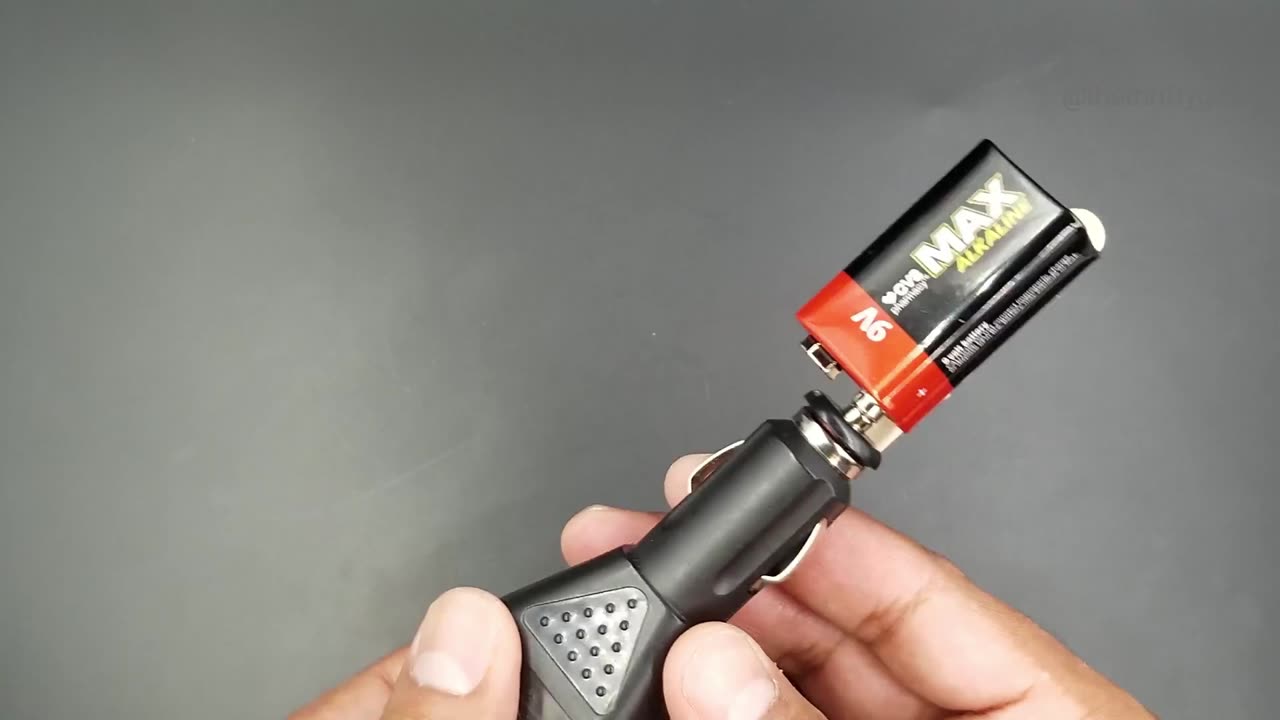 Life Hack - DIY Emergency Phone Charger using a 9V Battery