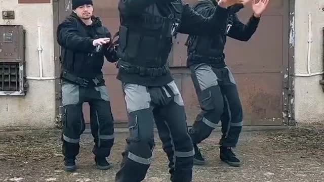 This mix is SICK! DC - Moi