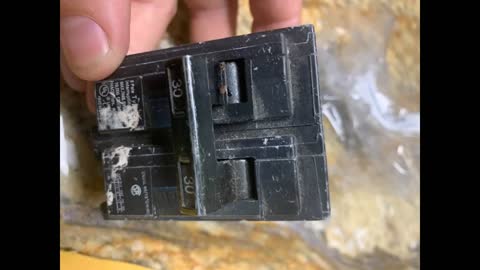 Review: SIEMENS Q240 40-Amp Double Pole Type QP Circuit Breaker black