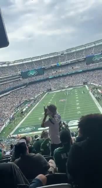 Huge 'F*ck Joe Biden' chant at New York Jets game