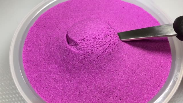 Very Satisfying Kinetic Sand Cutting and Scooping Video