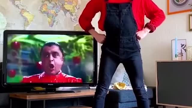 Tiktok's coquettish Canadian brother dances with the songs and dances in the mov