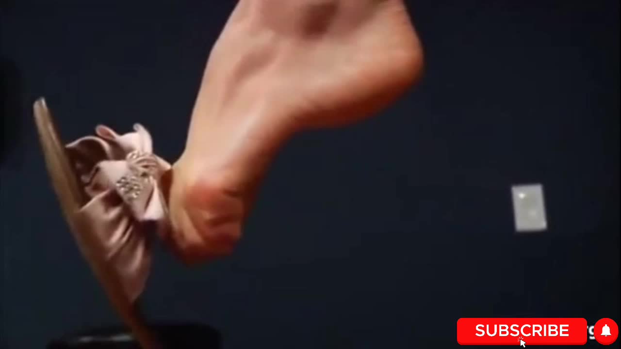 Beautiful Feet mistress in sandals