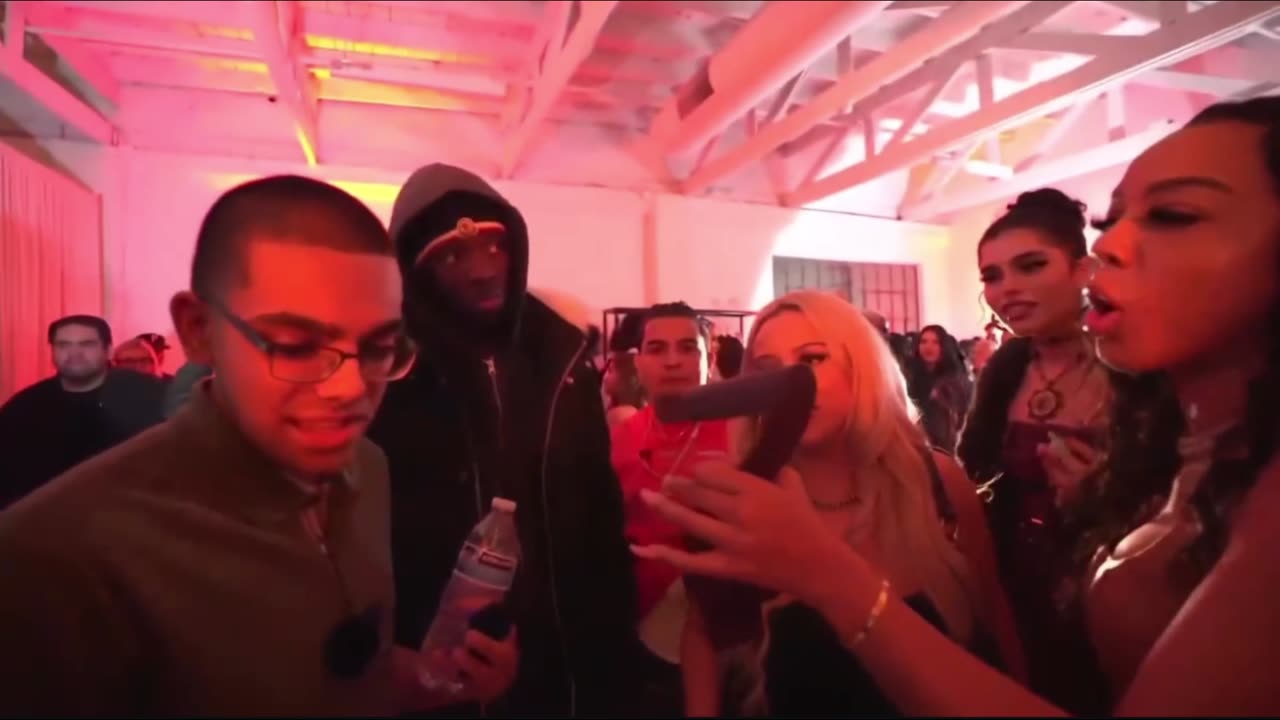 n3on gets pressed by chrisean rocks' friend ðŸ˜