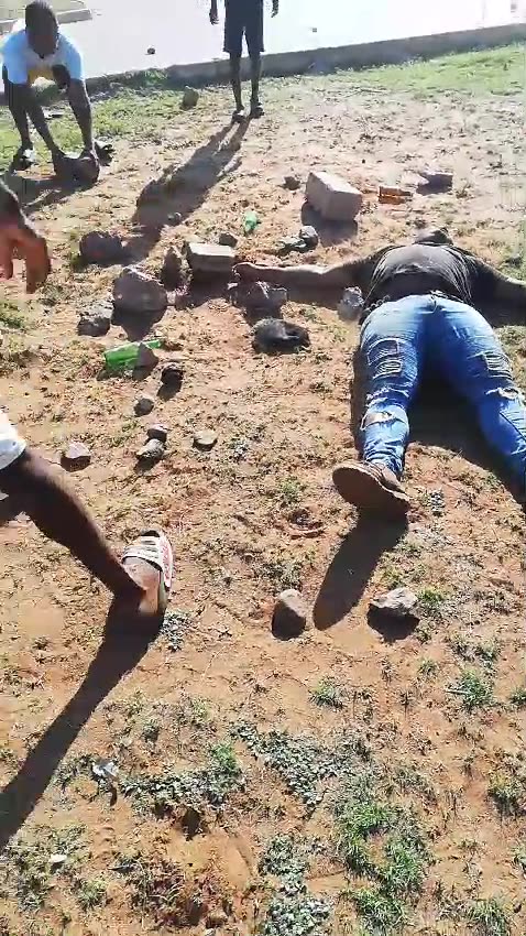 Video, of a South African Truck Driver Stoned to death in Mozambique