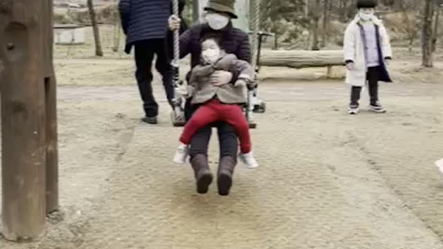 Korea's traditional swing with baby