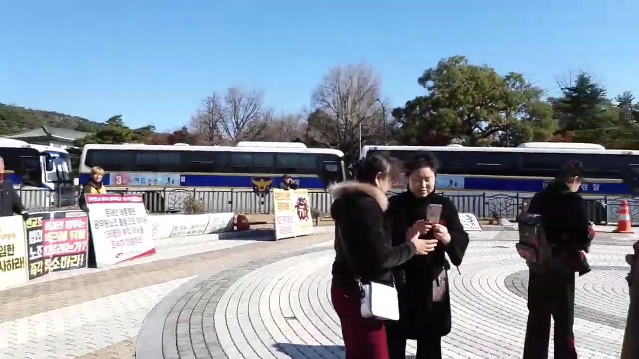 20191224_V3_S03(945H5wj4z4w)정태욱의원에 이어 청와대앞 1인시위를 하시는 어머님의 충격적인 말씀을 들어보다