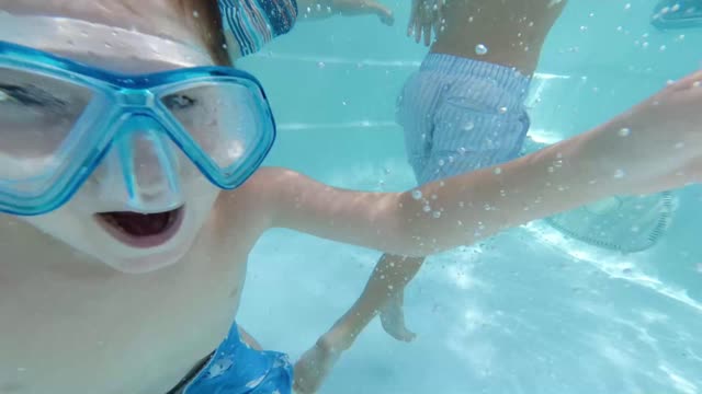 Grandpa and the Wright boys, Swimspa