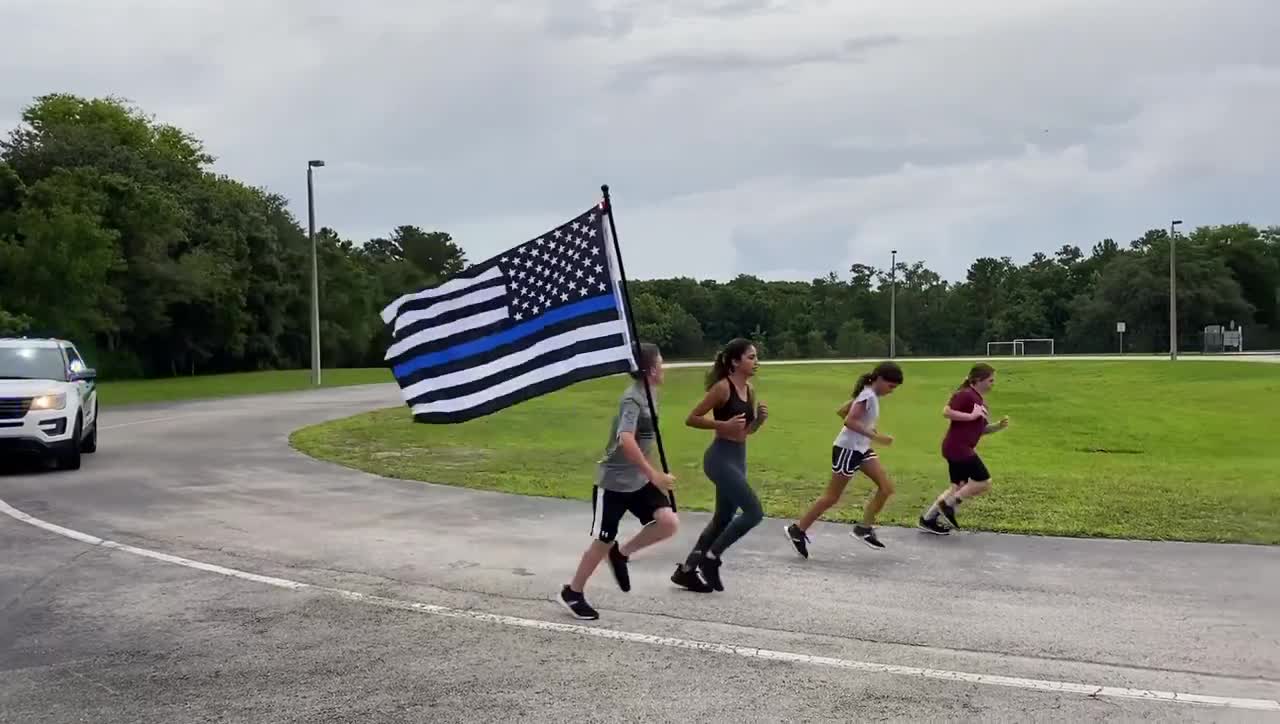 Kid Runs 7 Laps In Honor Of Sherriff That Lost His Life On Saturday In The Line Of Duty