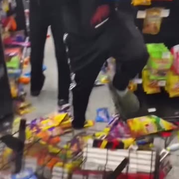 Mass looting at the Rocket gas station in LA.