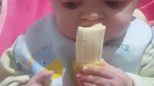 baby eating banana fruit - FUNNY MOMENT BABY