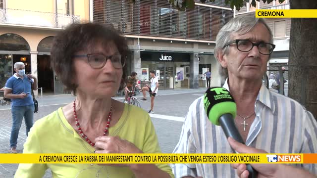 A Cremona cresce la rabbia dei manifestanti contro l'estensione dell'obbligo vaccinale