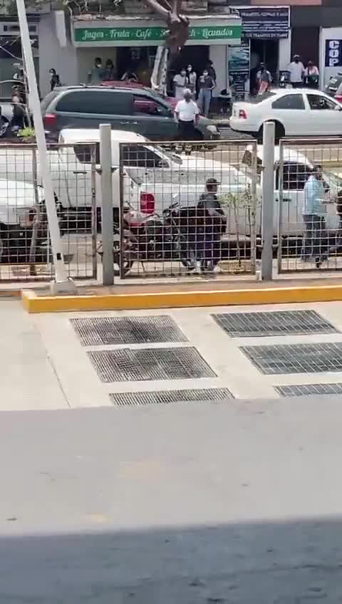 An armed command entered a hospital in Veracruz, Mexico,