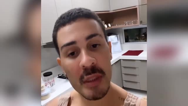 O Papagaio Sacaneando Carlinhos Maia 🤣