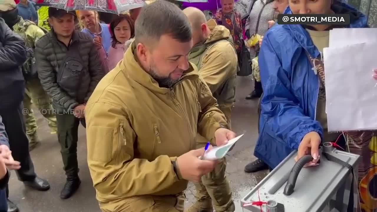 Citizens vote on referendums in the DPR, LPR, and other regions