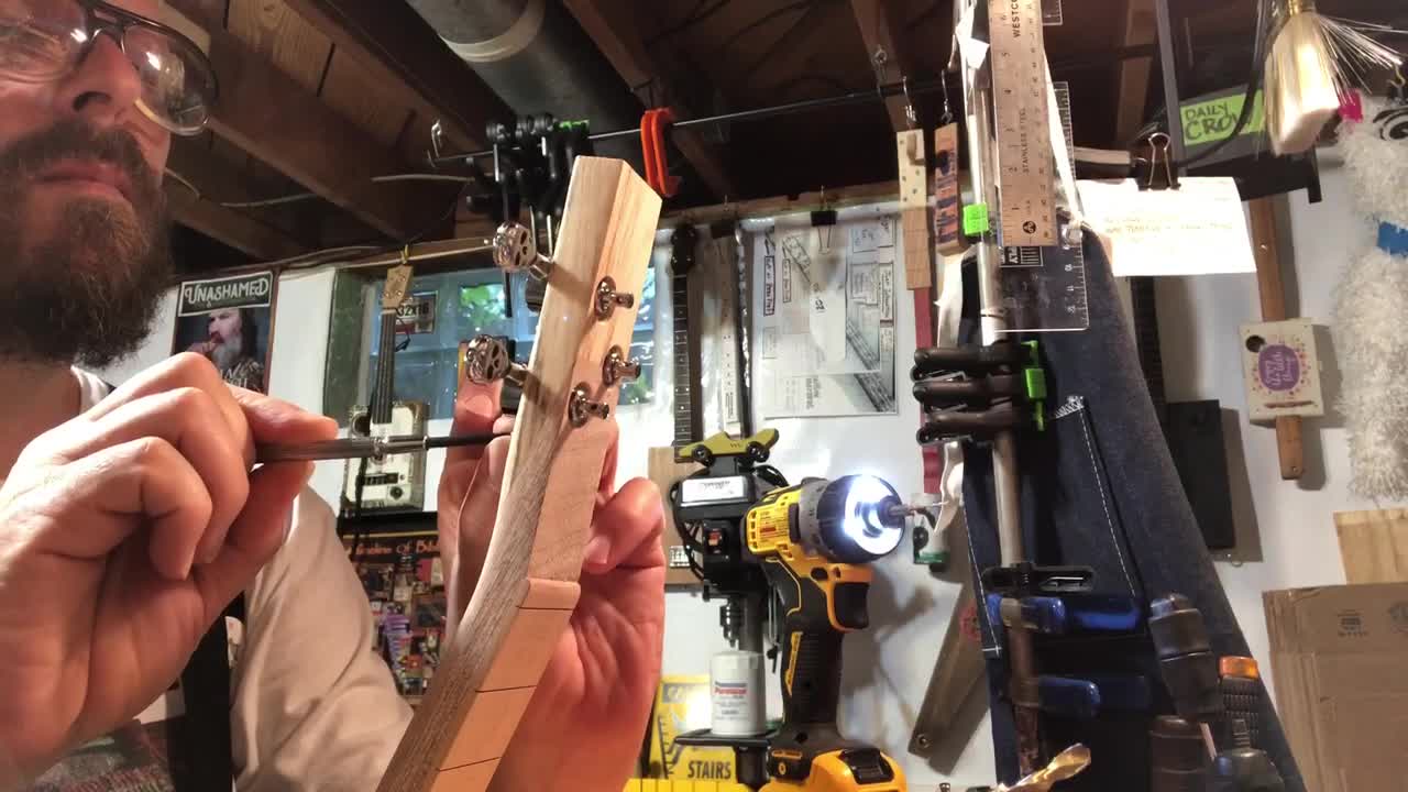 Cigar Box Guitar: Short Tuner Install