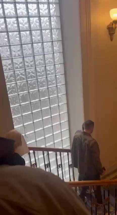 Порошенко наехал на депутатку и ушел от нее после ее вопроса о голосовании