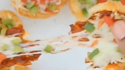 Cheesy Mini Garlic Bread Pizza Cups