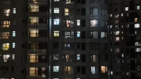 Shanghai's Lockdown; people on masse banged on pots & pans