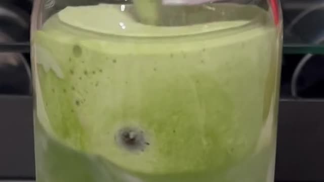 Make a delicious drink with ice cubes in a variety of flavors with milk and matcha