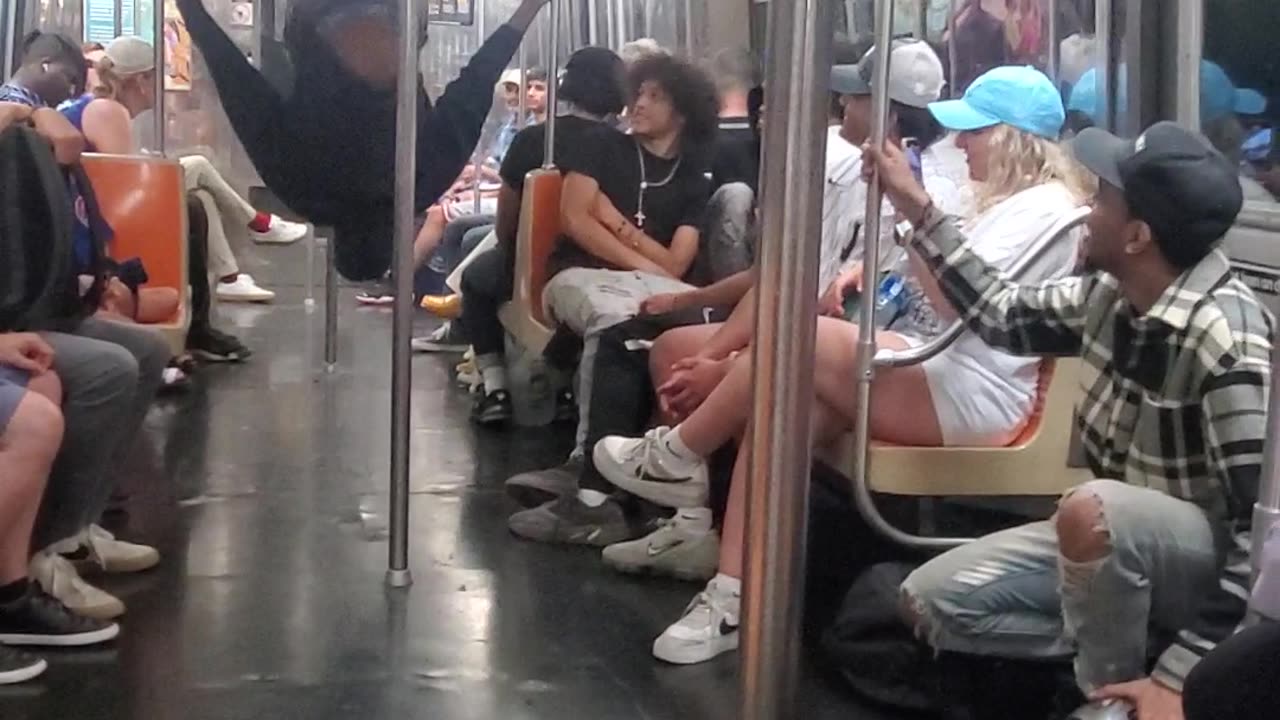 Popular New York Dancers getting Lite on the train