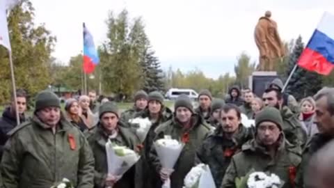 Soldiers released from Ukrainian captivity are welcomed in the DPR