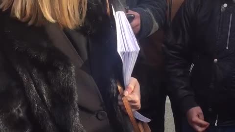 Адвоката Ингу Габелая пропустили в здание СГБ, возможно в ближайшее время начнётся суд