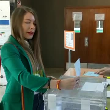 La candidata de VOX por Sabadell vota por España y su ciudad
